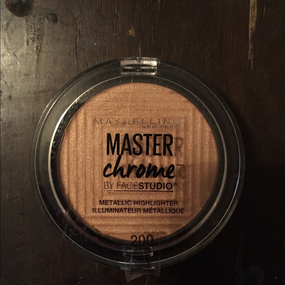 Brand new never opened. Maybelline bronzer
